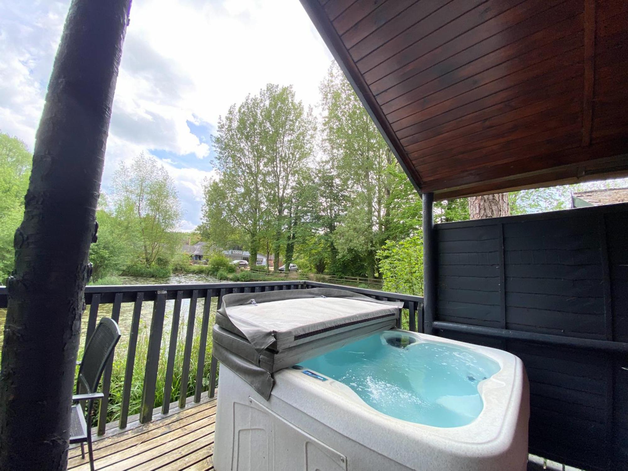 Вилла Otter 4 Hot Tub - Huntersmoon-Warminster-Bath-Salisbury Экстерьер фото